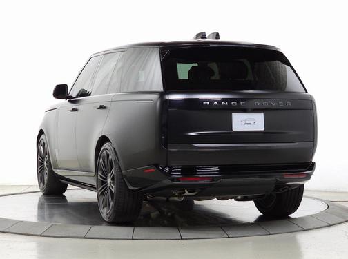 2025 Land Rover Range Rover P530 SE