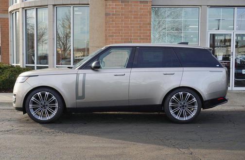 Batumi Gold Premium Metallic 2026 Land Rover Range Rover P400 SE