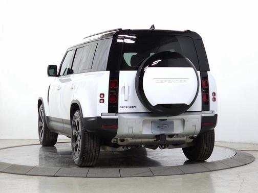 2025 Land Rover Defender 110 P300