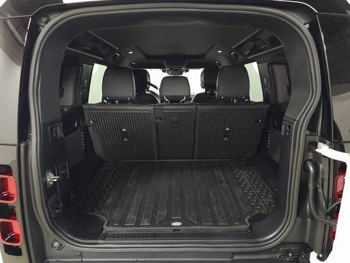 2025 Land Rover Defender 110 P300
