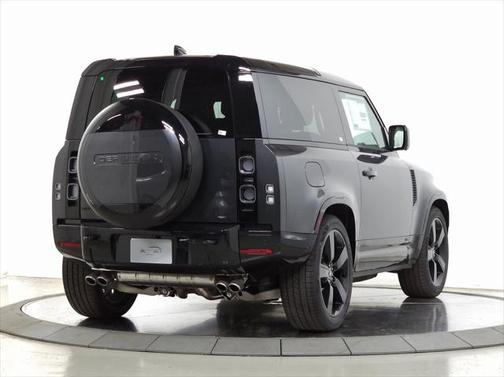 2025 Land Rover Defender V8