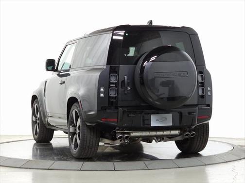 2025 Land Rover Defender V8