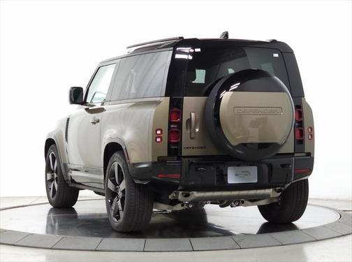 2025 Land Rover Defender 90 P400 X-Dynamic SE