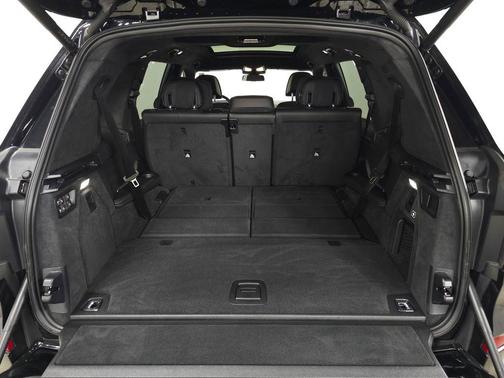 Black Sapphire Metallic 2025 BMW X7 M60i