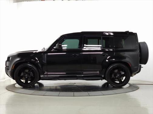 2025 Land Rover Defender 110 P400 X-Dynamic SE