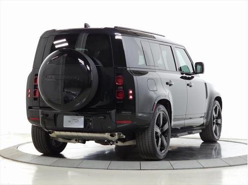 2025 Land Rover Defender 110 P400 X-Dynamic SE