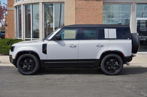 Borasco Grey Metallic 2026 Land Rover Defender P500 X-Dynamic SE