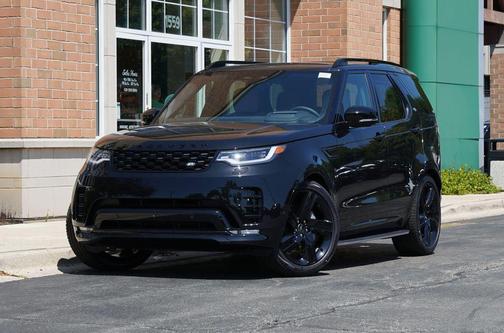 Santorini Black Metallic 2026 Land Rover Discovery Dynamic SE