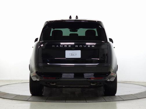 Santorini Black Metallic 2024 Land Rover Range Rover P530 SE