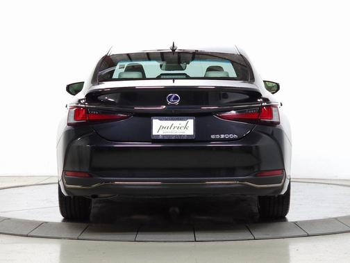 2022 Lexus ES 300h F SPORT