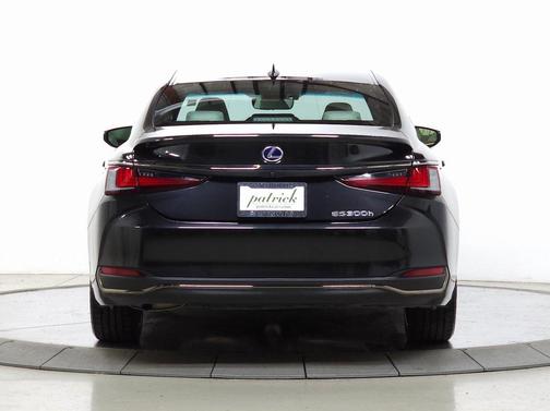 2022 Lexus ES 300h F SPORT