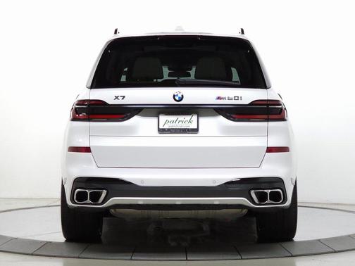 2024 BMW X7 M60i