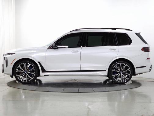 2024 BMW X7 M60i