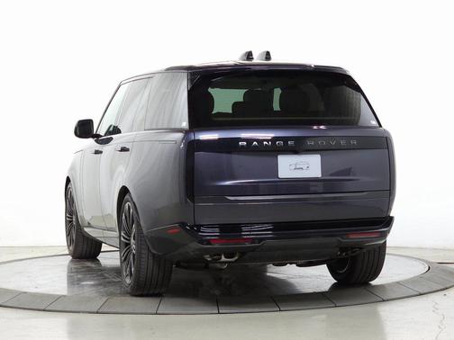 2026 Land Rover Range Rover P530 SE