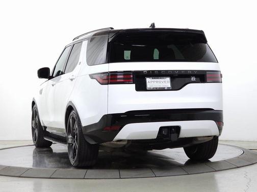 2025 Land Rover Discovery P360 Dynamic SE