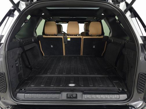 Fuji White 2025 Land Rover Discovery P360 Dynamic SE