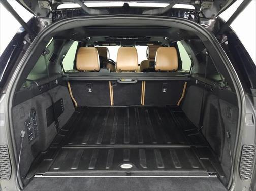 2024 Land Rover Discovery P360 Metropolitan Edition