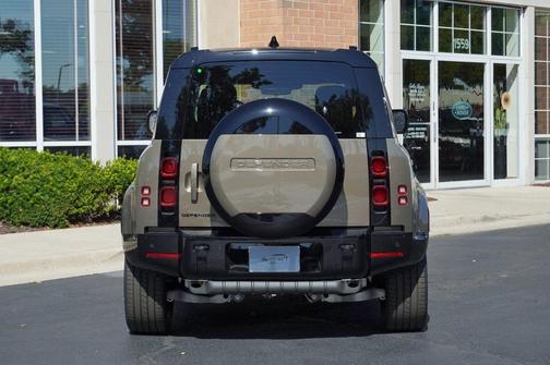 2025 Land Rover Defender 110 P400 X-Dynamic SE