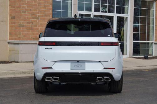 Ostuni Pearl White Premium Metallic 2026 Land Rover Range Rover Sport SE