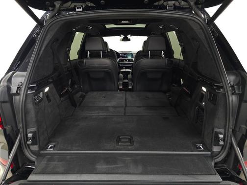 Black Sapphire Metallic 2022 BMW X7 xDrive40i