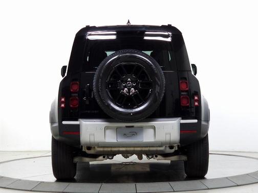 2025 Land Rover Defender 110 P300