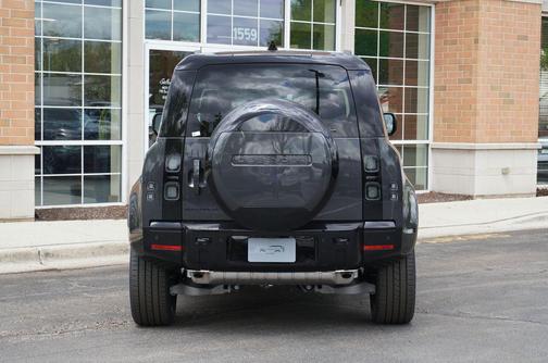 Carpathian Grey Premium Metallic 2026 Land Rover Defender P400 X-Dynamic SE