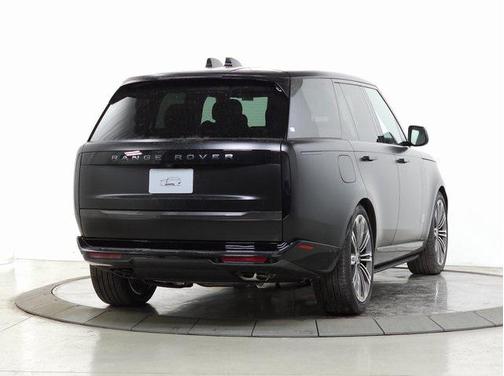 2025 Land Rover Range Rover P530 SE