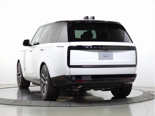 2025 Land Rover Range Rover P550e SE