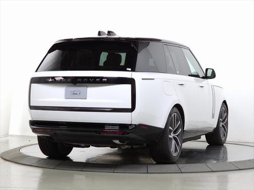 2025 Land Rover Range Rover P550e SE