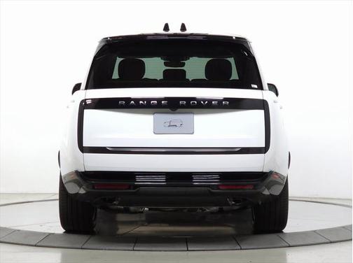 2025 Land Rover Range Rover P550e SE