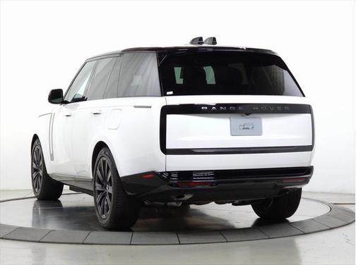 2025 Land Rover Range Rover P550e SE
