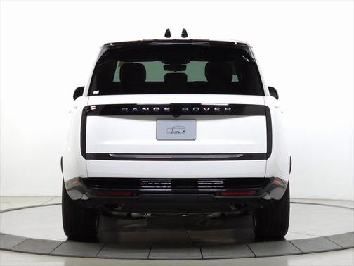 2025 Land Rover Range Rover P550e SE