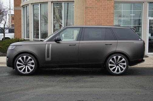 2026 Land Rover Range Rover P400 SE 7 Seat