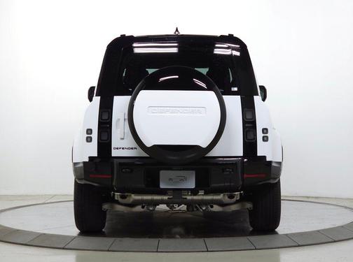 Fuji White 2026 Land Rover Defender P400 X-Dynamic SE