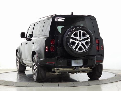 2025 Land Rover Defender 110 P400 X-Dynamic SE