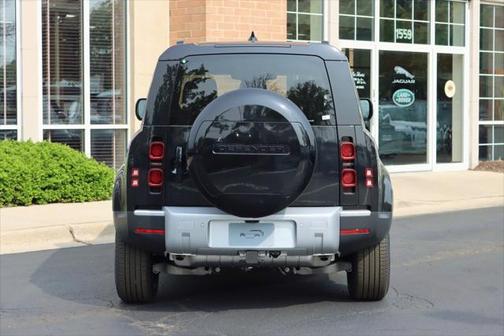 2025 Land Rover Defender 110 P300