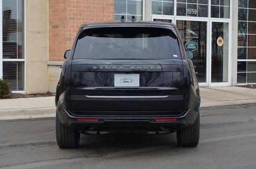 Santorini Black Metallic 2026 Land Rover Range Rover P400 SE