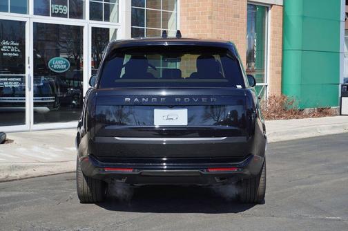 Santorini Black Metallic 2026 Land Rover Range Rover P400 SE