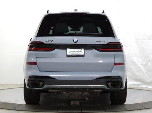 Brooklyn Grey Metallic 2026 BMW X7 xDrive40i