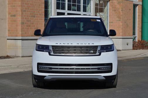 2026 Land Rover Range Rover P550e SE