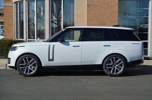 Ostuni Pearl White Premium Metallic 2026 Land Rover Range Rover P550e SE