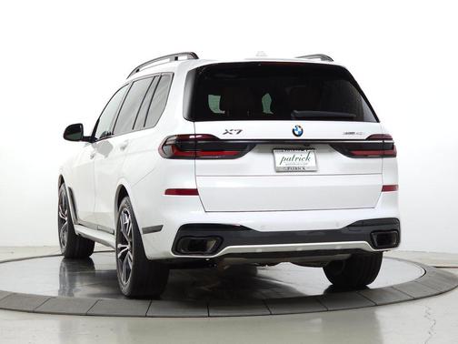 Alpine White 2023 BMW X7 xDrive40i