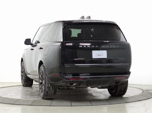 2026 Land Rover Range Rover P550e Autobiography