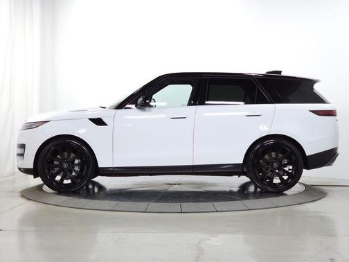 Fuji White 2025 Land Rover Range Rover Sport SE