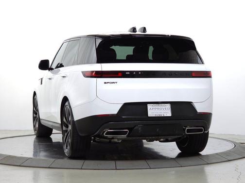 Fuji White 2025 Land Rover Range Rover Sport SE