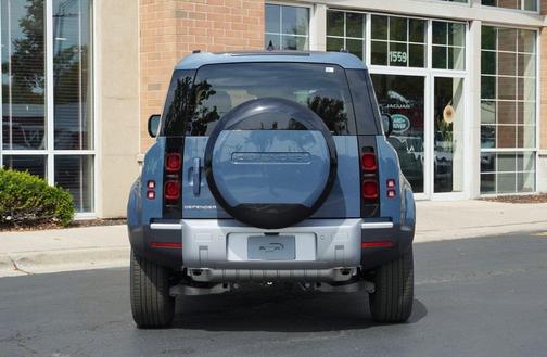 2025 Land Rover Defender 110 P300