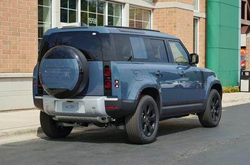2025 Land Rover Defender 110 P300