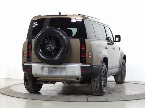 Gondwana Stone Metallic 2025 Land Rover Defender 110 P300
