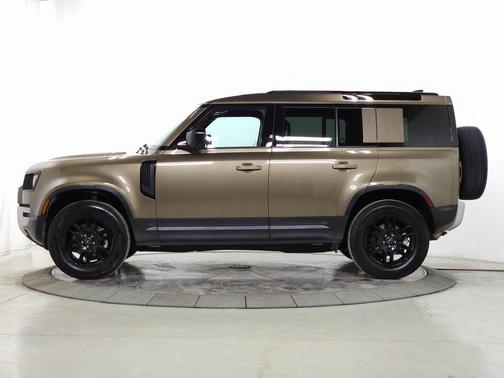 2025 Land Rover Defender 110 P300