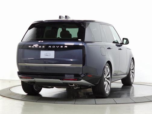 2025 Land Rover Range Rover P530 SE